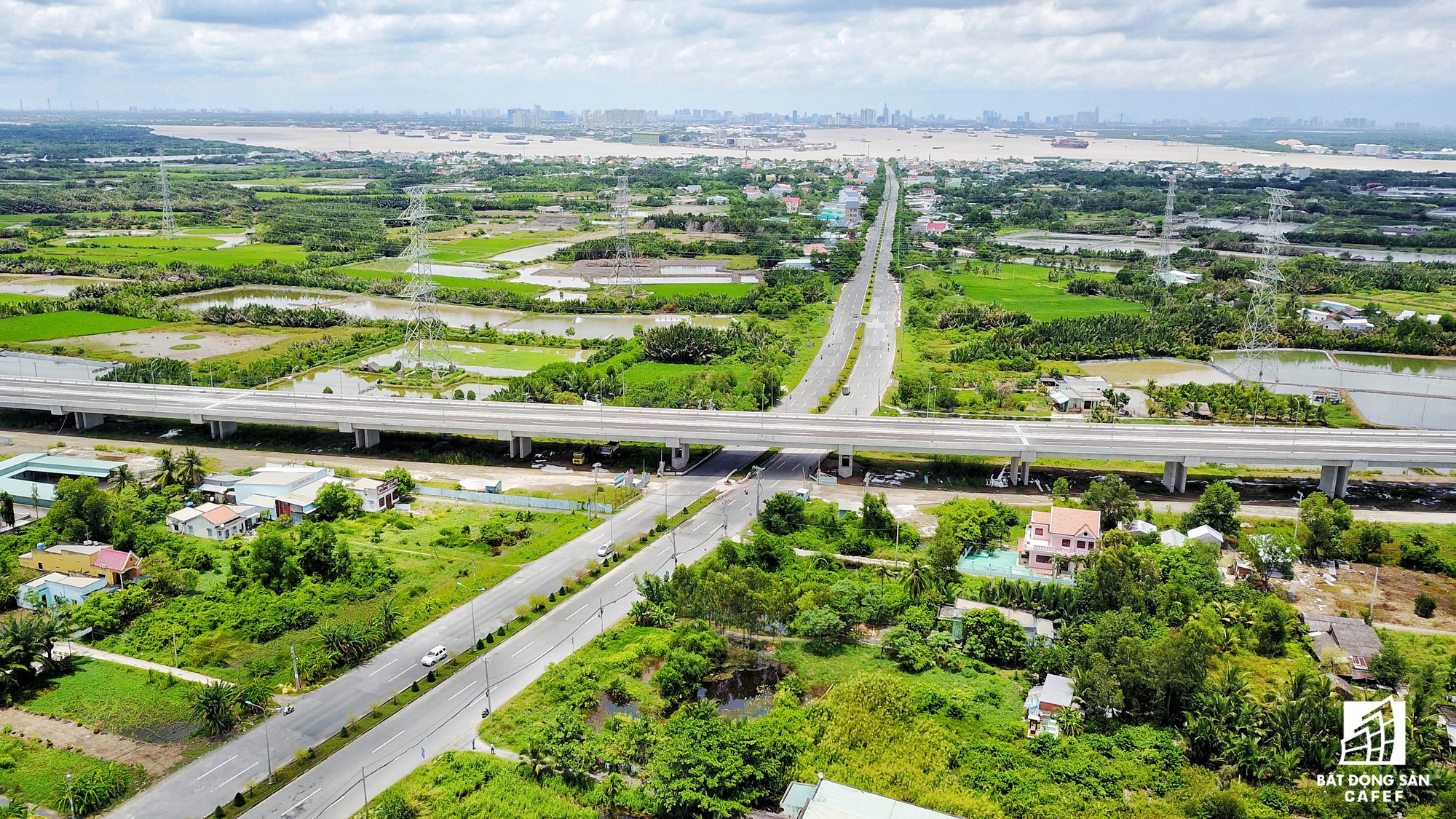 Ngay sau lúc thông tin về các dự án của tập đoàn Tuần Châu đề xuất làm cho tại TP.HCM bị tiết lộ, lập tức giá đất tại phải Giờ thiết lập 1 mức mới, hơi cao so sở hữu thực tế. 