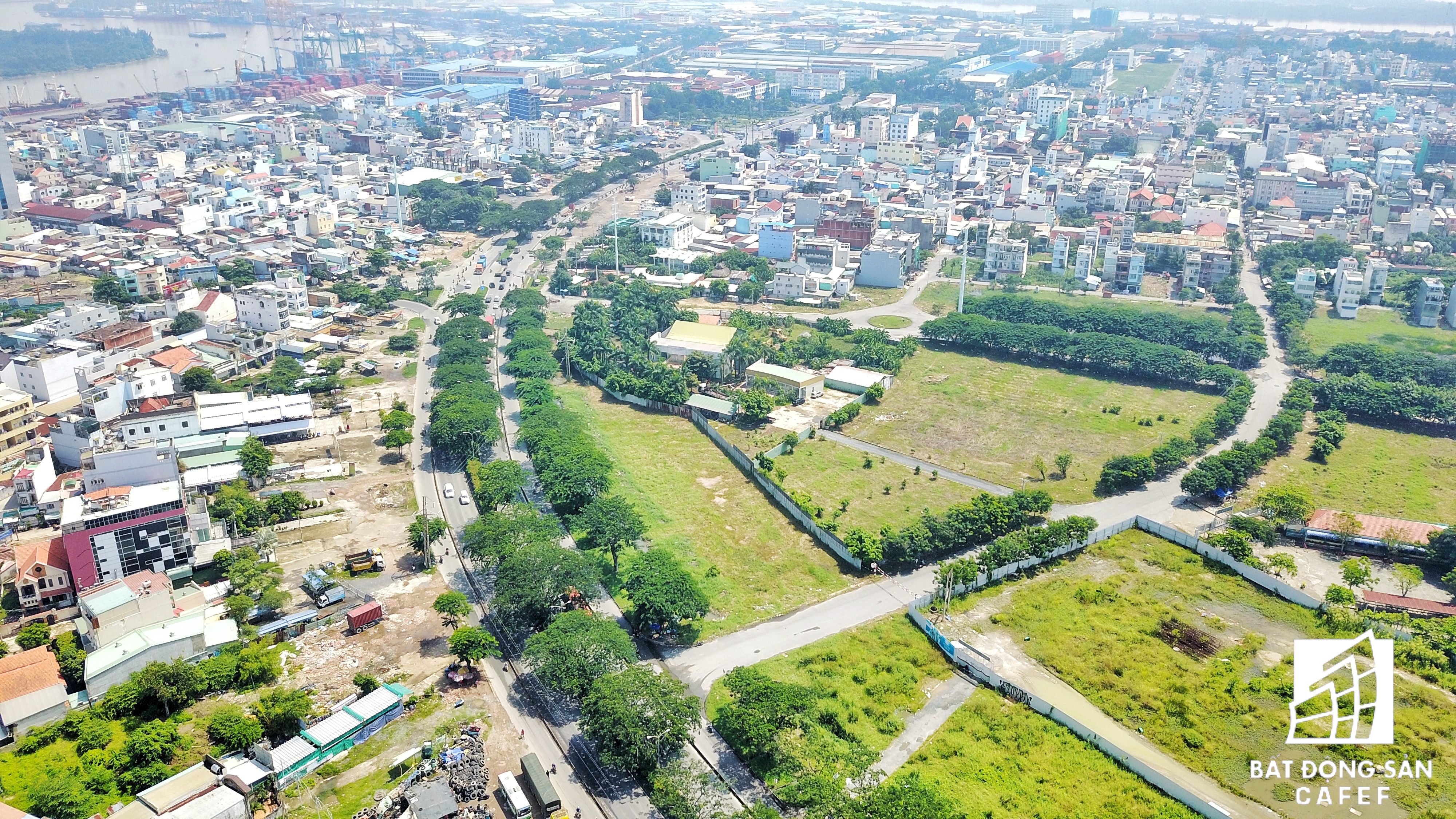 Công ty CP Hoàn Cầu Khánh Hòa có tổng dư nợ gốc tại Sacombank là 1.300 tỷ đồng, nợ lãi và phí trên 84 tỷ đồng. VAMC đã mua nợ bằng trái phiếu đặc biệt trị giá 1.300 tỷ đồng. Công ty TNHH Hoàn Cầu Nha Trang có nợ gốc là 1.100 tỷ đồng, tổng nợ lãi và phí trên 93 tỷ đồng. VAMC đã mua nợ bằng trái phiếu đặc biệt trị giá 1.100 tỷ đồng.