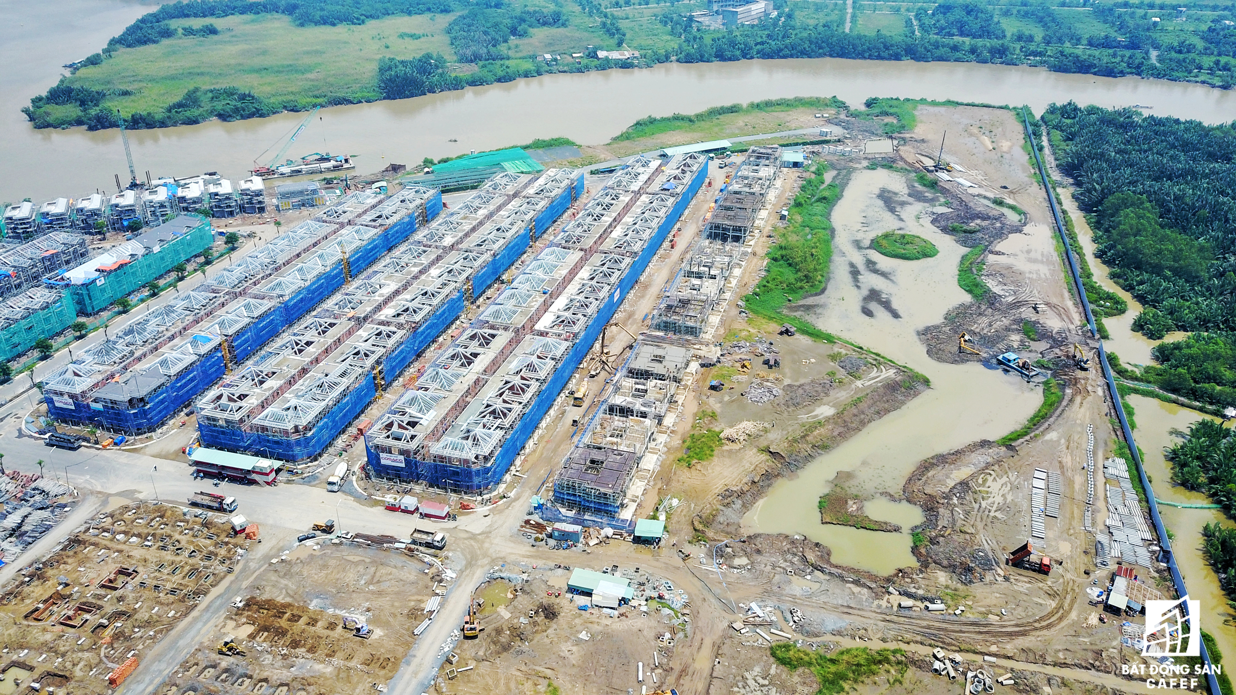 Dự án Lavila của Kiến nằm tại số 25, đường Nguyễn Hữu Thọ - một trong hai tuyến đường huyết mạch của khu Nam.