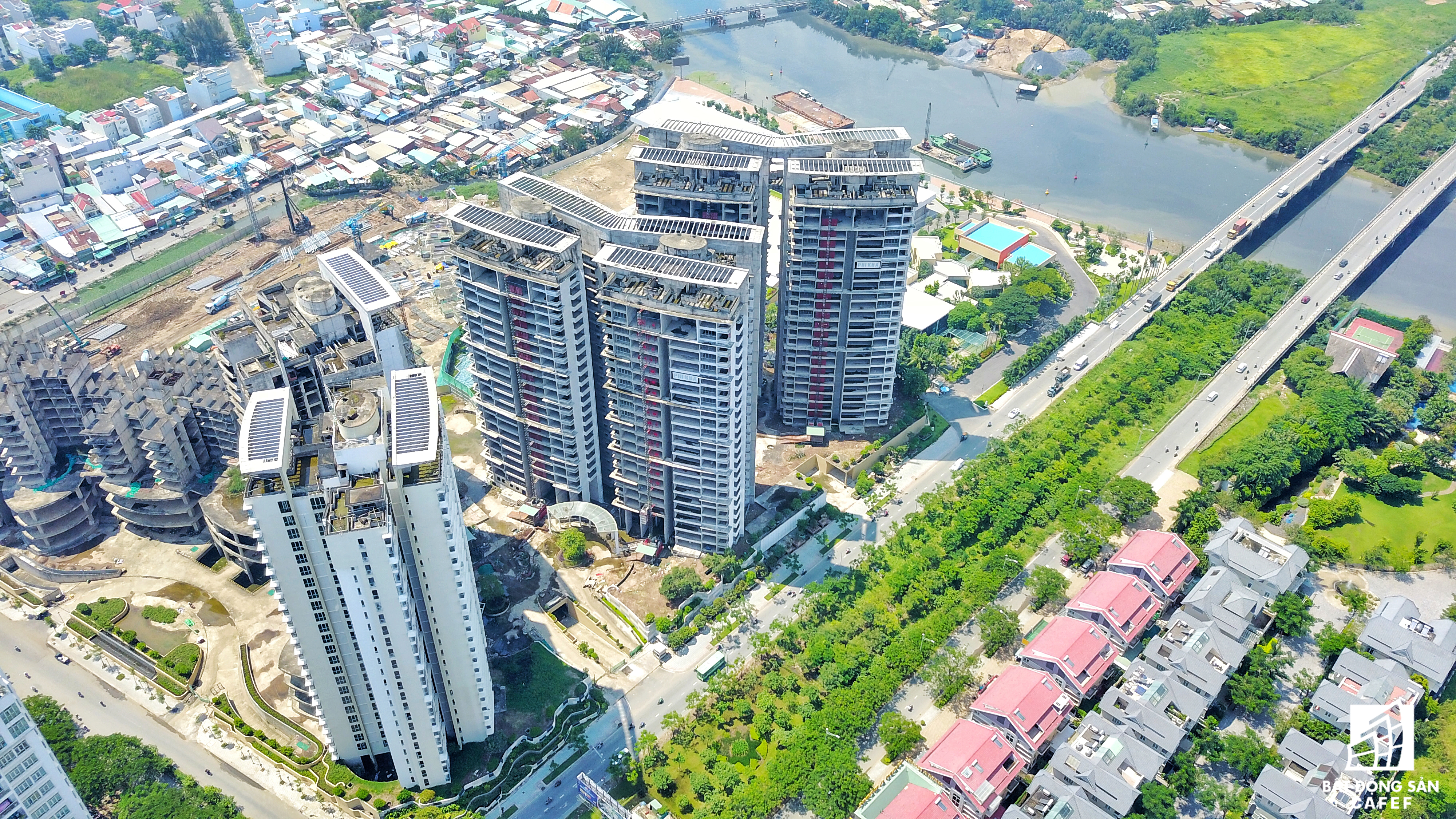 Dự án nằm ngay chân cầu Rạch Đĩa nối quận 7 và huyện Nhà Bè - cũng là một trong những điểm đen kẹt xe trầm trọng của TP.HCM do đây là cửa ngõ ra vào cảng Hiệp Phước, khu chế xuất Tân Thuận