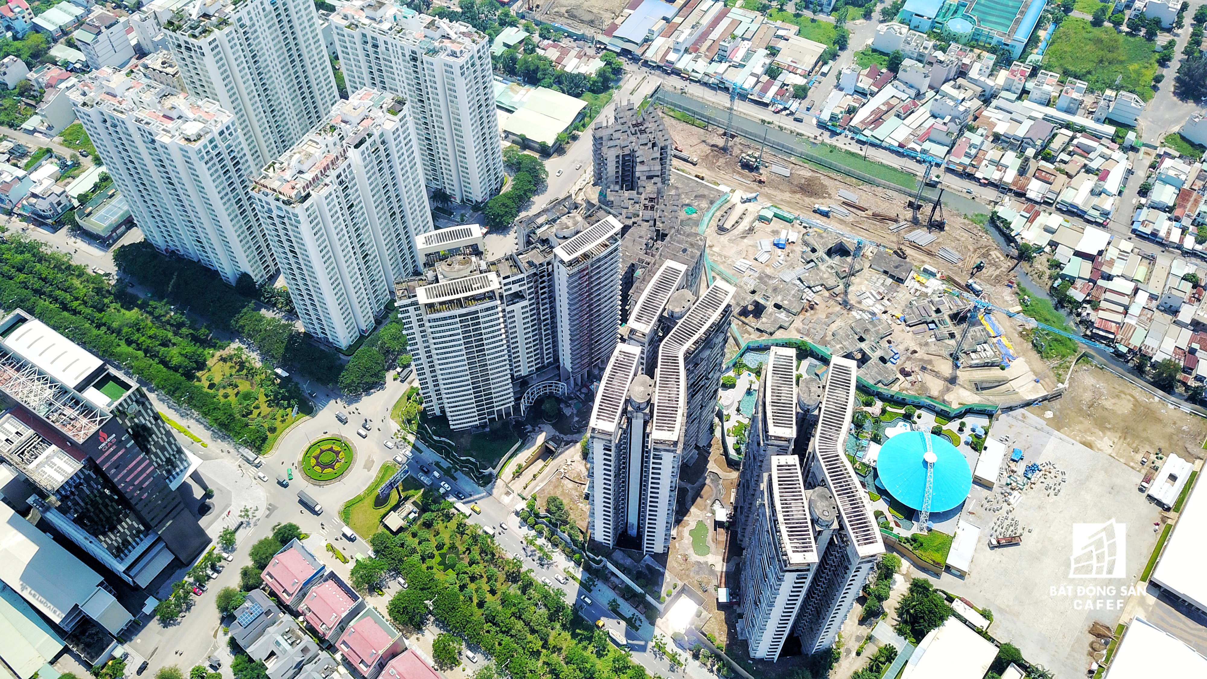 Chủ đầu tư đang đẩy nhanh tiến độ thi công sau khi quay trở lại thị trường, tuy nhiên qua tìm hiểu giá bán căn hộ ở đây vẫn cao so với mặt bằng chung những dự án lân cận, hơn 40 triệu đồng/m2.