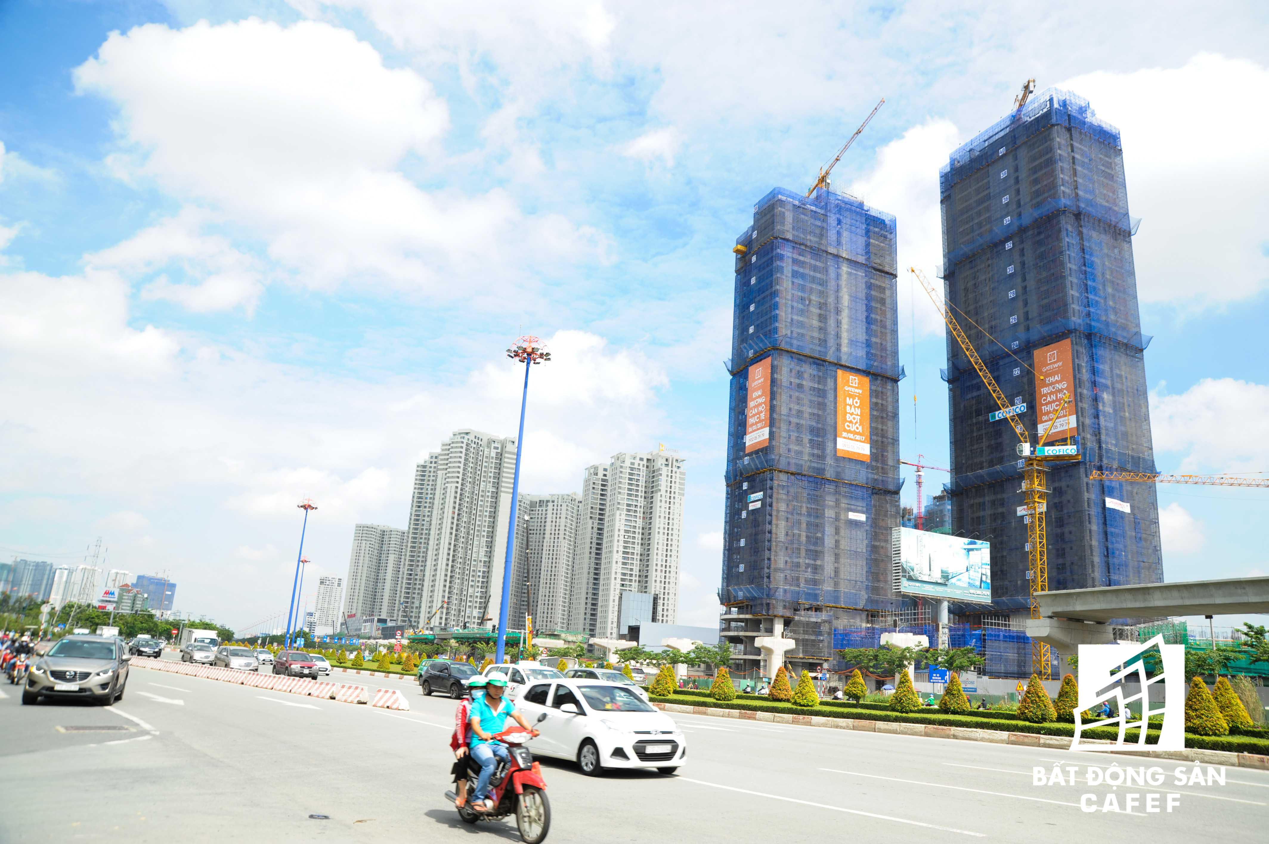 Dự án Gateway Thảo Điền của Sơn Kim Land sau một thời gian ngưng thi công do tranh chấp, hiện vừa được cất nóc.