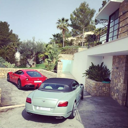 
Chọn siêu xe nào đây, Bentley hay Ferrari?
