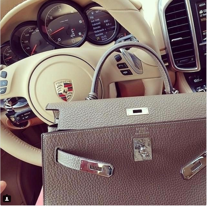 Họ thường xuyên dạo phố với siêu xe Porsche và túi xách Hermes.