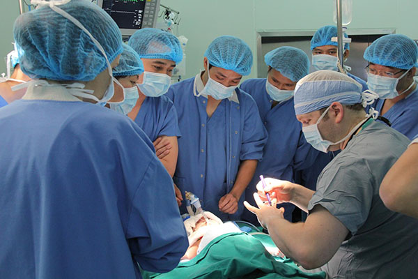 Phẫu thuật là phương pháp điều trị bệnh dứt điểm và ngăn sự tiến triển từ u thanh quản thành ung thư.