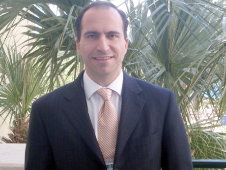 
Khosrowshahi lúc mới trở thành CEO của Expedia. Ảnh: tnooz.com
