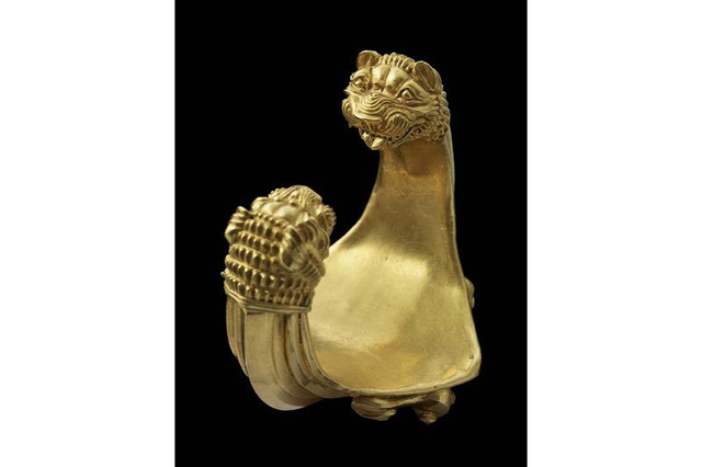 Vòng tay có hình sư tử, thế kỷ 8 trước Công nguyên.
