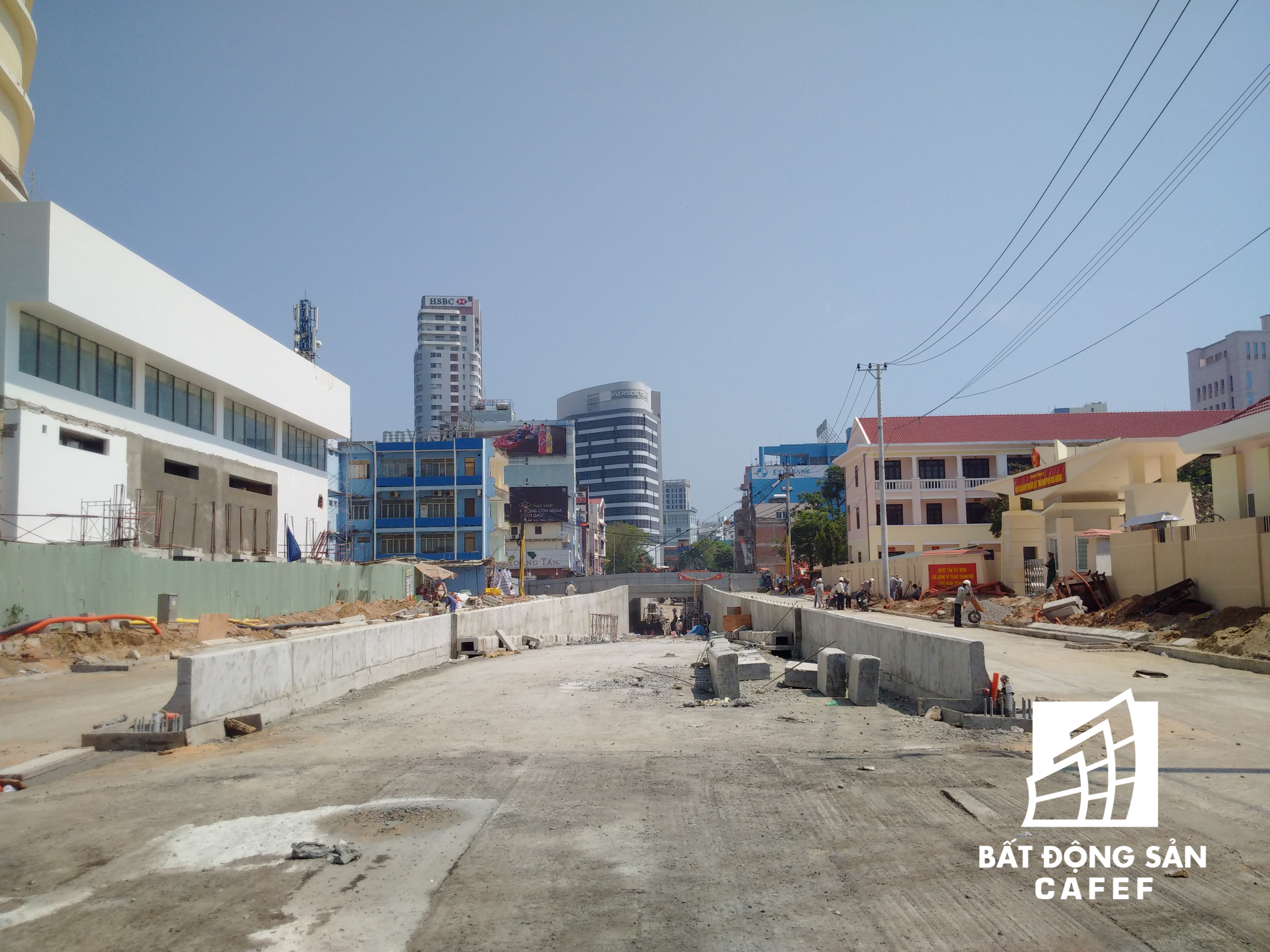 Đường dẫn vào hầm chui sắp hoàn thành.