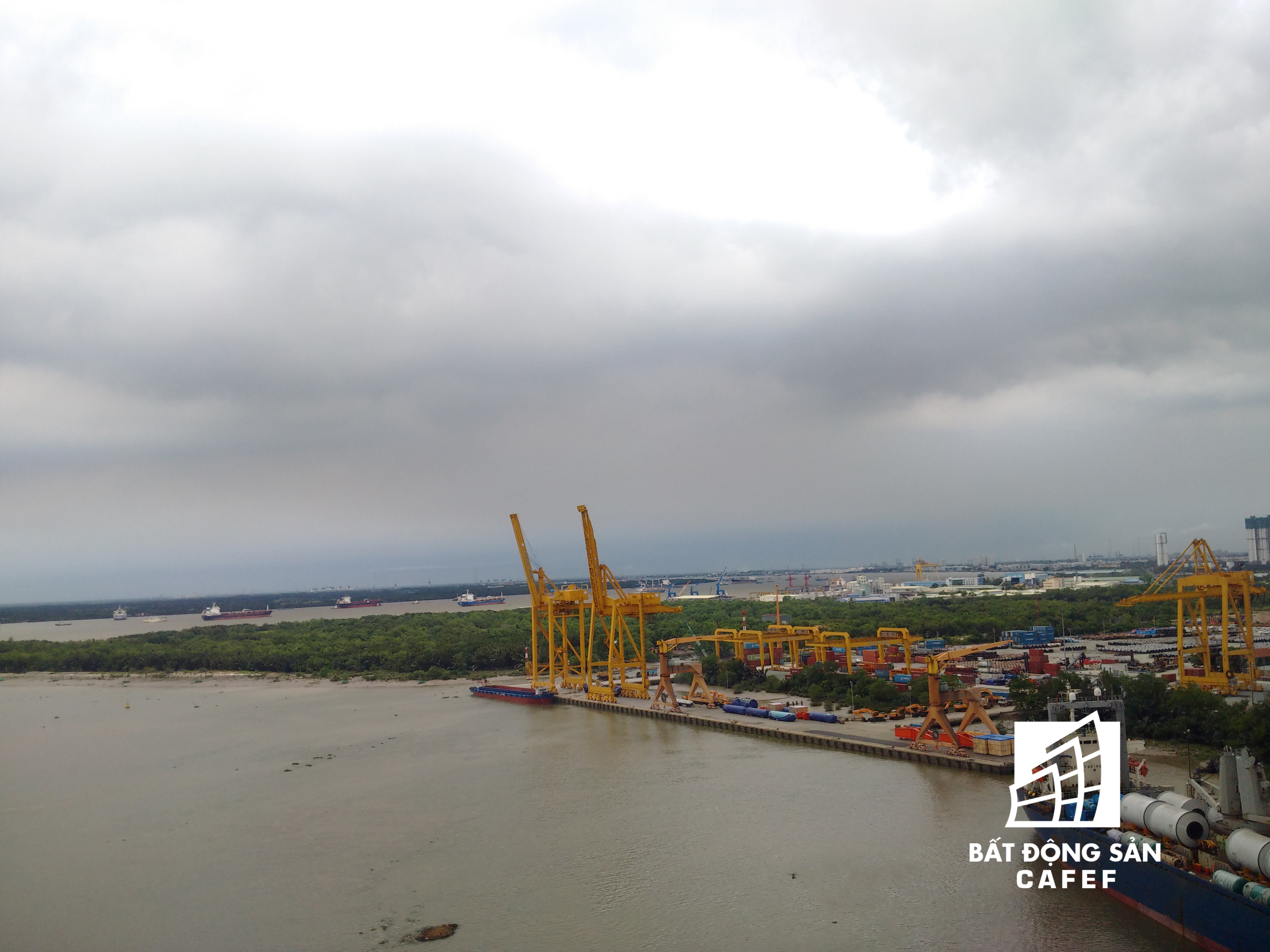 Khu vực Mũi Đèn Đỏ được nhìn từ điểm cao từ cầu Phú Mỹ.