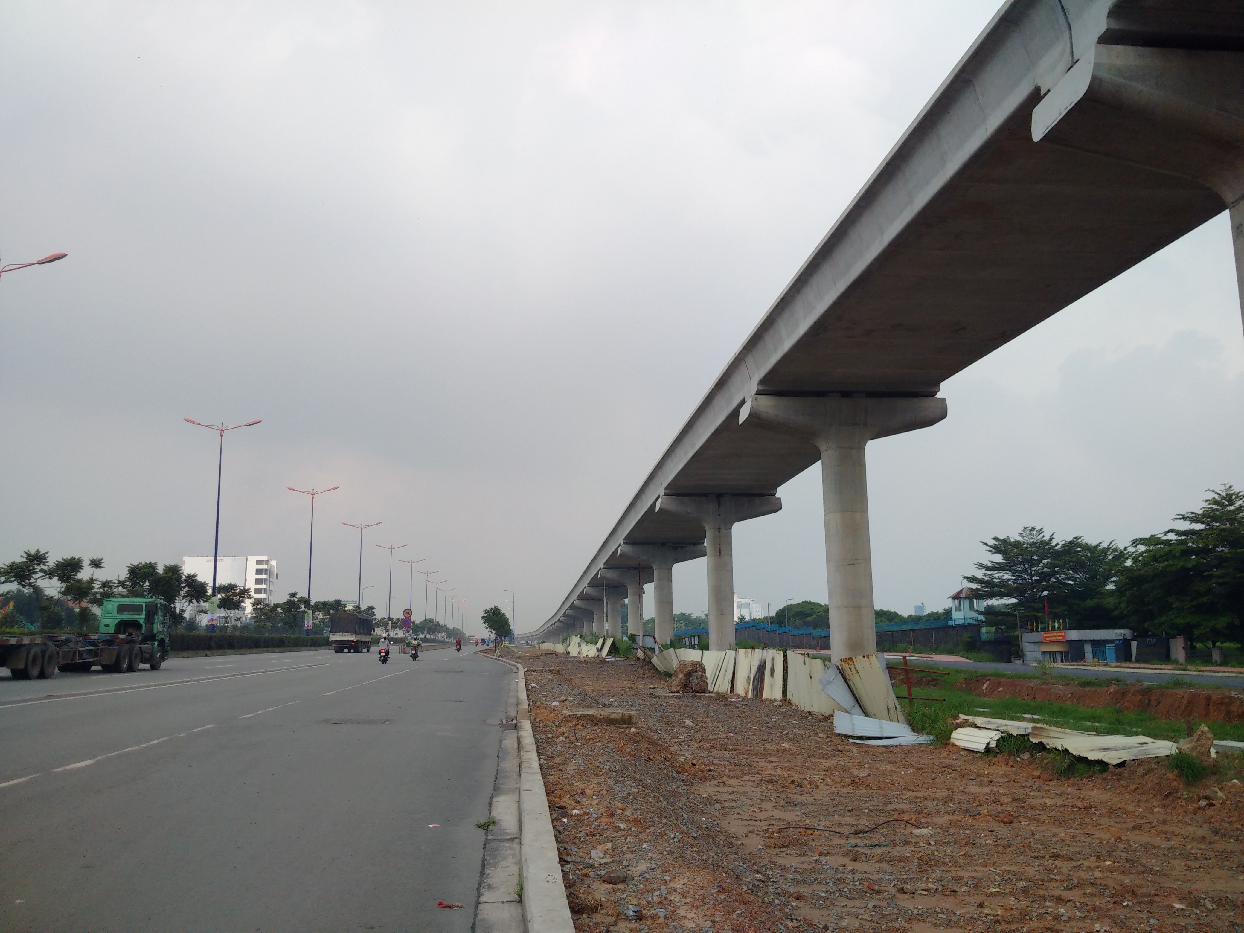 Dự án đang được nối dài thông suốt từ nhà ga đầu tiên ở quận Thủ Đức về đến cầu Sài Gòn (quận 2).