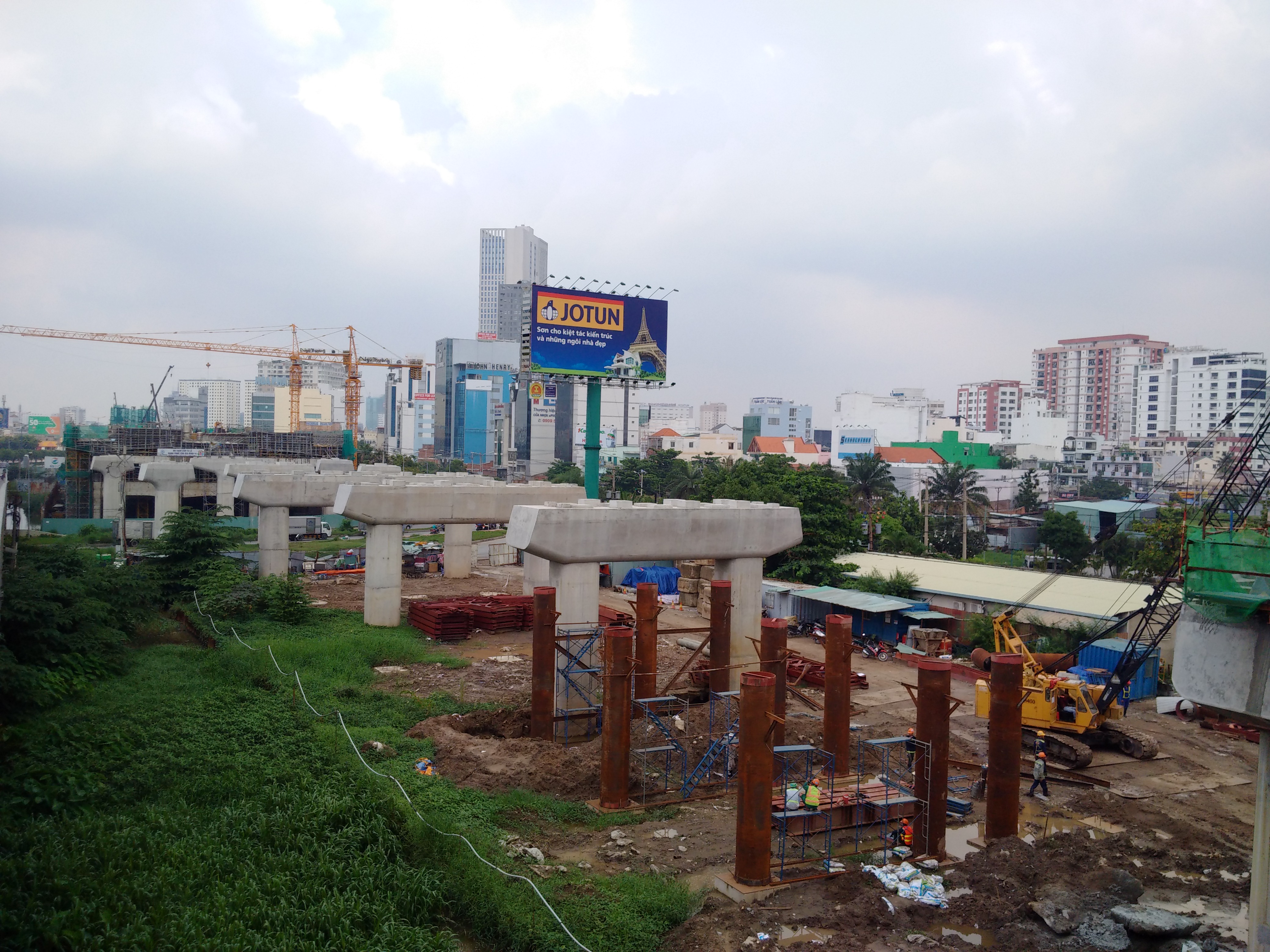 Toàn bộ công trình dự kiến hoàn thành, đưa vào thử nghiệm năm 2019, vận hành chính thức vào năm 2020. Tuy nhiên, theo dự định của BQL đường sắt đô thị TP, trong trường hợp đoạn đường trên cao hoàn thành sớm thì có thể đưa vào sử dụng trước vào năm 2018, sớm hơn 3 năm so với kế hoạch.