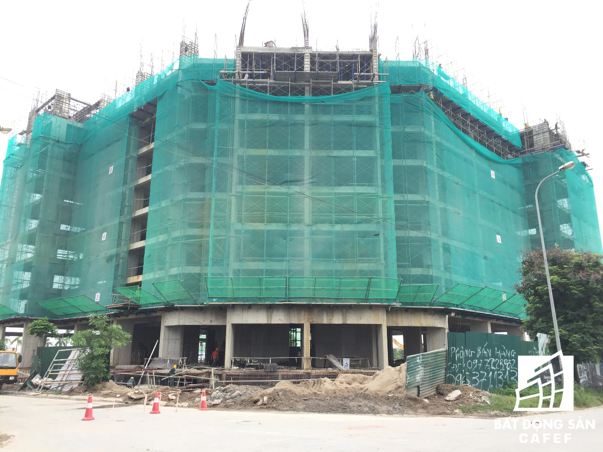Cận cảnh tòa nhà ở xã hội trong lòng dự án.