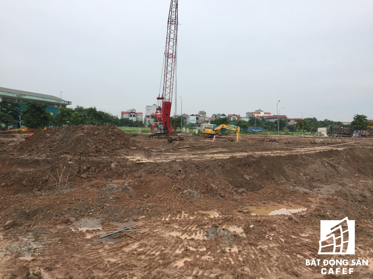 Cuối tháng 9, đầu tháng 10 nhiều hạng mục vẫn đang trong giai đoạn khoan cọc nhồi, chưa hoàn thiện móng.