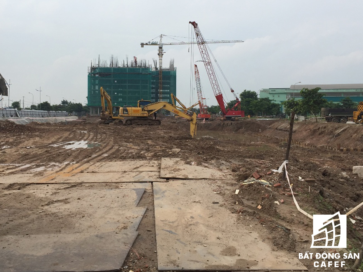 Mặc dù chưa hoàn thiện móng nhưng ngay từ cuối quý 3/2017 trên thị trường đã xuất hiện những lời rao bán căn hộ chung cư với chiết khấu lên đến 4%.
