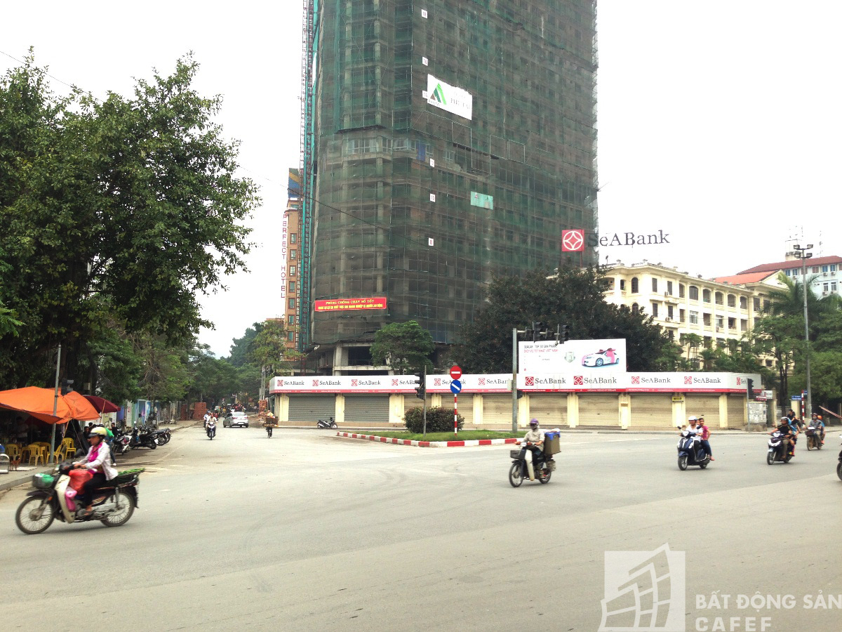 Theo cam kết, chủ đầu tư phải bàn giao vào cuối năm nay.