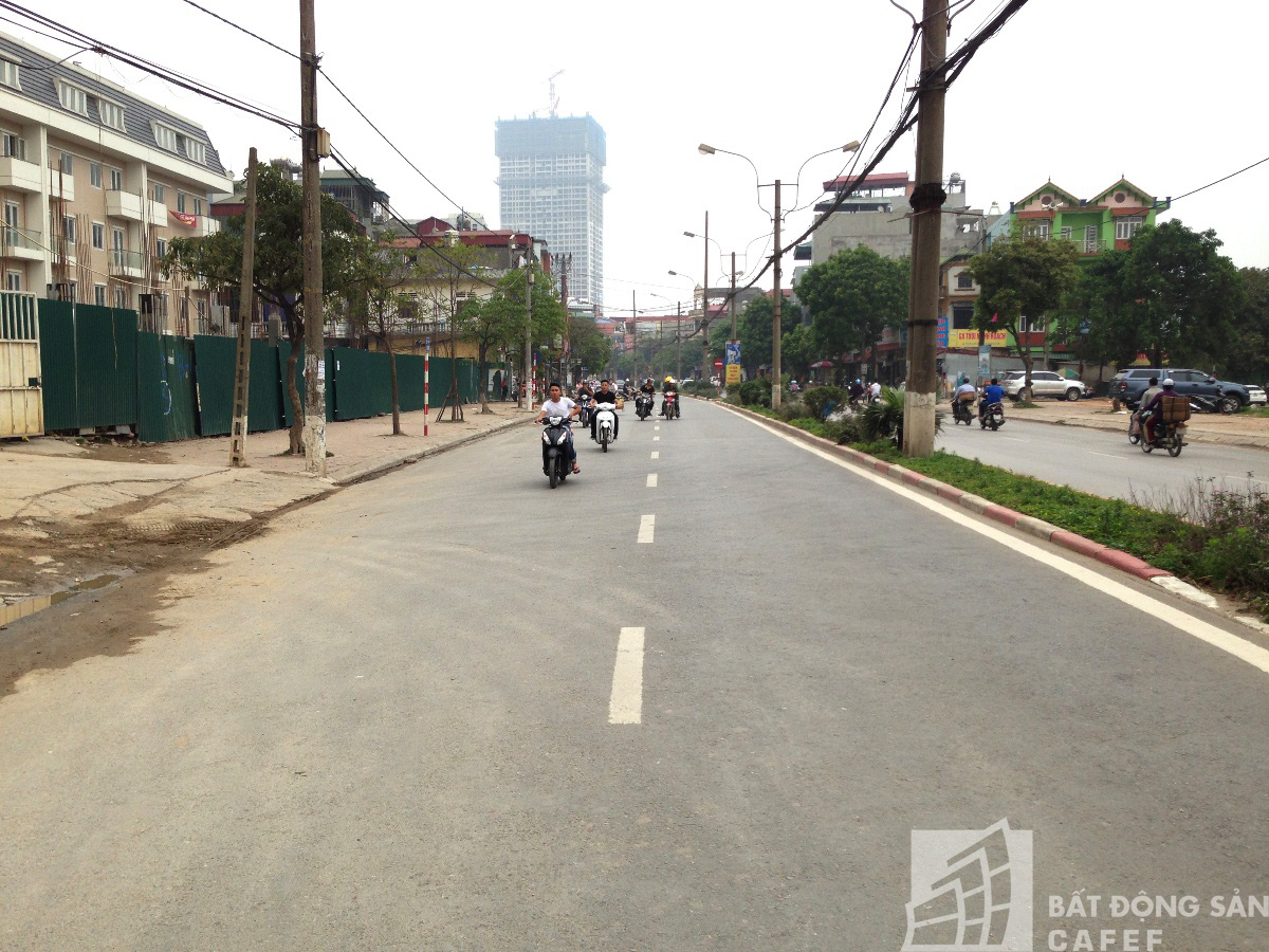 Đường Vạn Phúc trước mặt dự án khá rộng.