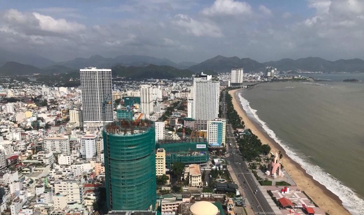 Công trình dự án Panorama bên bờ biển Nha Trang đang tạm dừng thi công.
