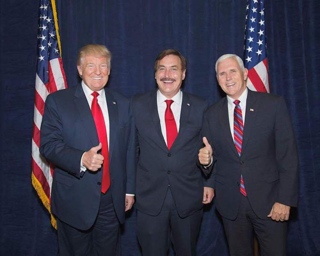 Tổng thống Mỹ mới đắc cử Donald Trump, ông Mike Lindell và Phó Tổng thống Mỹ mới đắc cử Mike Pence
