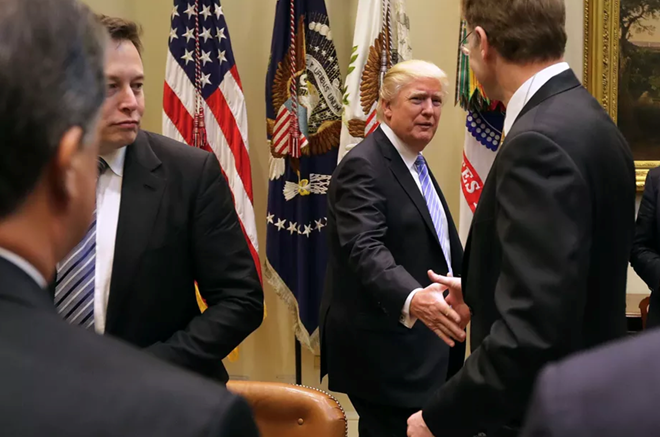 Elon Musk trong một buổi gặp gỡ với tổng thống Donald Trump. Ảnh: Getty Images.