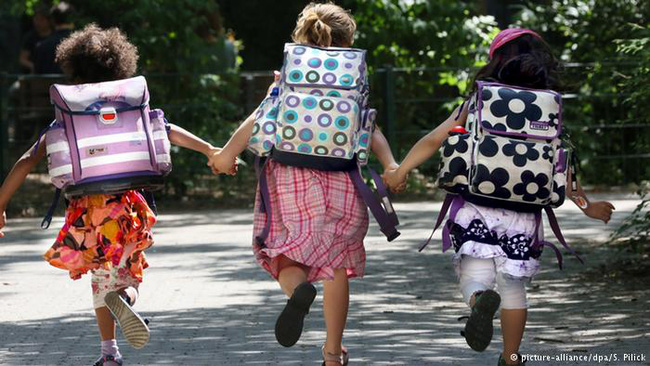 Ở Đức, trẻ bắt buộc phải đi học khi đã đủ 6 tuổi và trải qua 10 năm mài dũa trên ghế nhà trường.