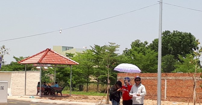 Nhà đầu tư lướt sóng đất nền.