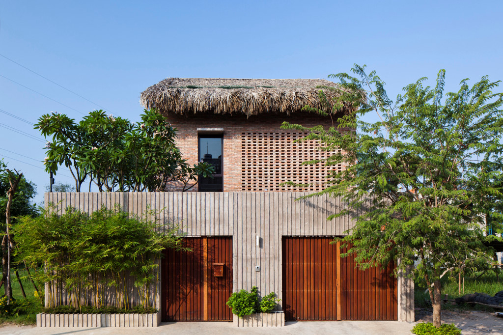 Căn nhà nằm trên diện tích đất 200 m2, được thiết kế bởi MM++ architects.