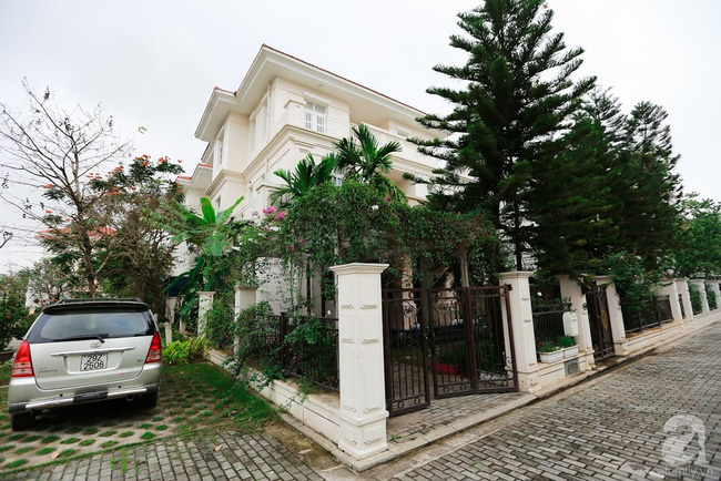 Căn biệt thự với diện tích 330m² đẹp bình yên bên vườn cây và hoa xanh mát.