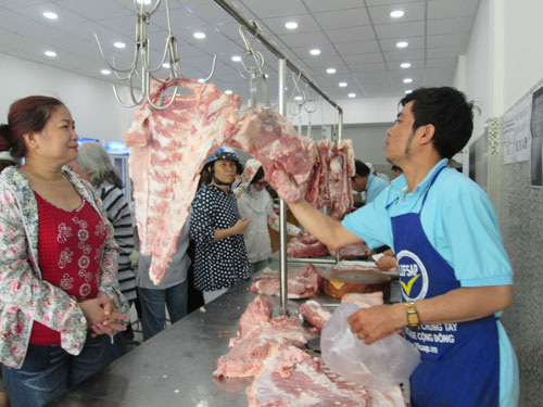 
Thịt heo trong nước thừa phải chờ “giải cứu” trong khi tìm thị trường xuất khẩu gặp nhiều khó khăn
