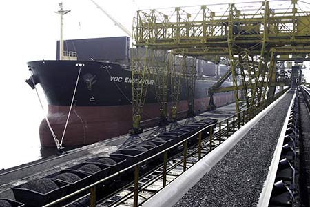 
Việt Nam đã bước đầu nhập khẩu than với khối lượng từ 5-7 triệu tấn.
