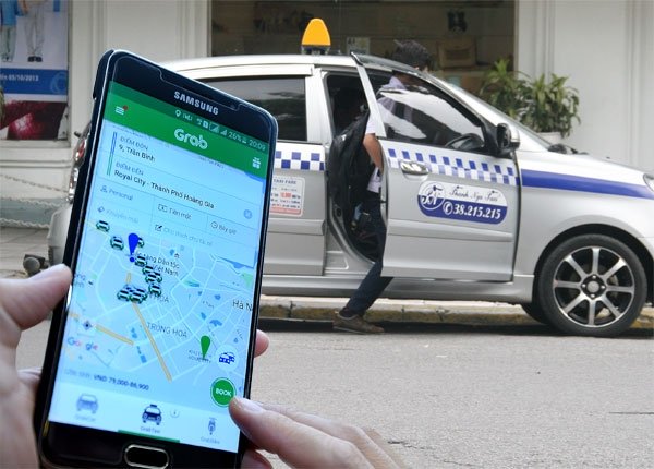 
Bộ Tài chính lên tiếng về thuế với Uber, Grab
