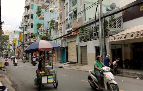 
Giá đất mới điều chỉnh ở đường Hòa Hảo (phường 5, quận 10) khiến người dân nơi đây bất bình Ảnh: LÊ PHONG.

