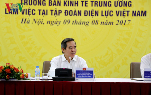 
Trưởng Ban Kinh tế Trung ương Nguyễn Văn Bình phát biểu tại buổi làm việc
