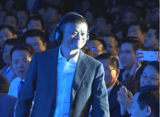 
Jack Ma giản dị xuất hiện tại Việt Nam sáng nay.
