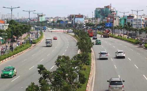 
Đường Phạm Văn Đồng được đầu tư theo hình thức BT khi đưa vào sử dụng đã góp phần giải quyết bài toán ùn tắc cho TP HCM Ảnh: THÀNH ĐỒNG
