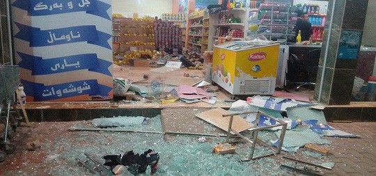 
Một cữa hàng ở TP Halabja - Iraq bị hư hại sau trận động đất. Ảnh: Rudaw

