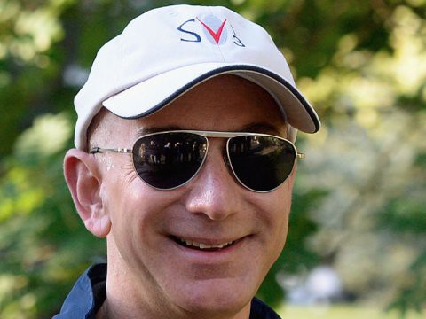Jeff Bezos hiện là người giàu nhất thế giới