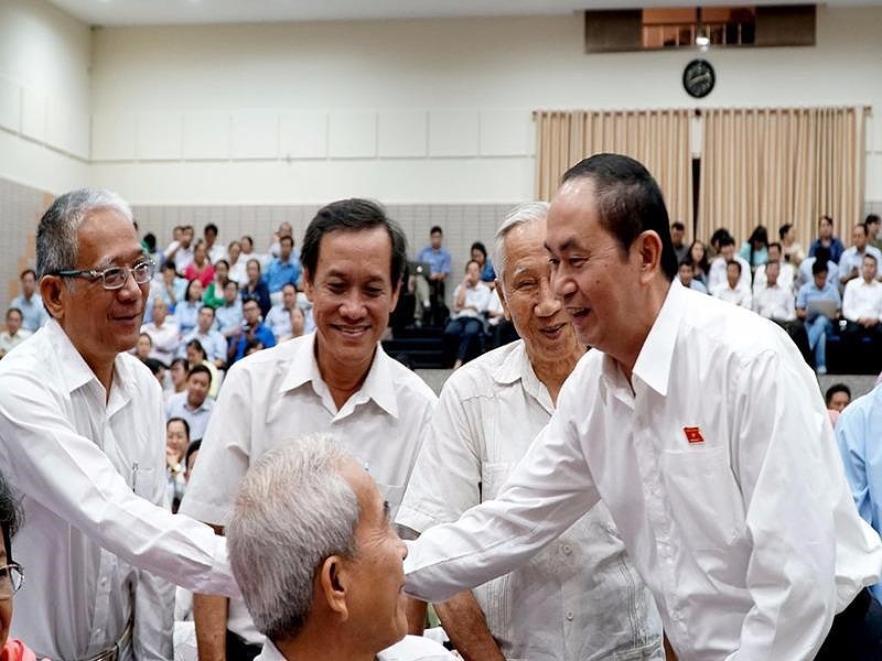 Chủ tịch nước Trần Đại Quang trong buổi tiếp xúc cử tri quận một, 3, 4 sáng 1-12. Ảnh: QUỐC VŨ