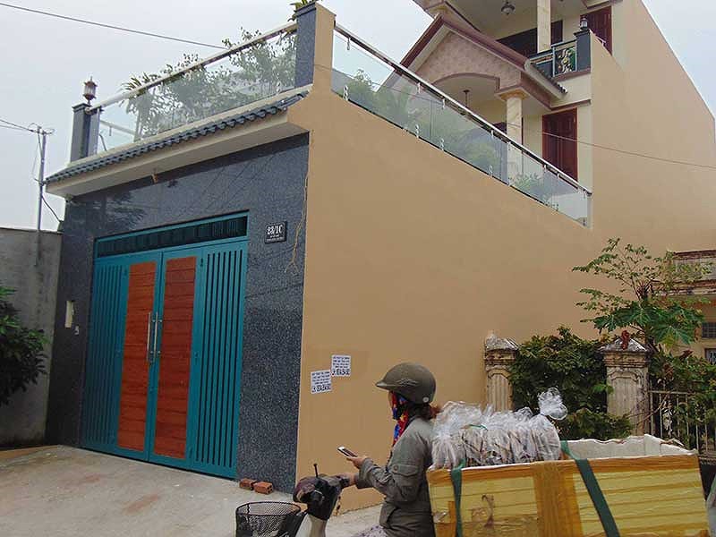 Căn nhà 23/1C ấp Mỹ Huề xây lấn lộ giới. Ảnh: TRẦN NGỌC