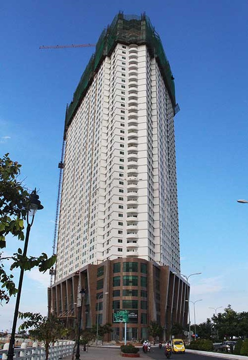 Mặc dù không được phép nhưng chủ đầu tư dự án Mường Thanh Khánh Hòa đã bán căn hộ đến tầng 47. Ảnh: TẤN LỘC