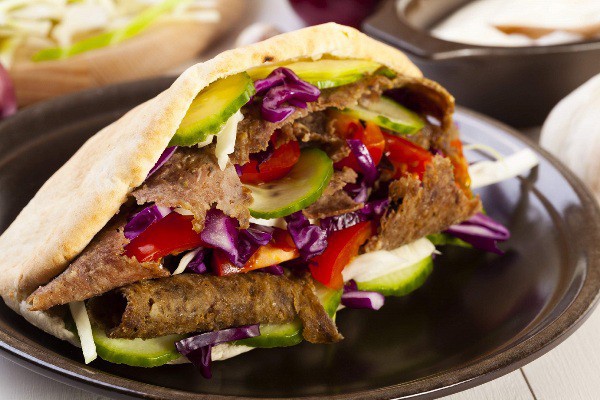  Doner kebab đã trở nên phổ biến trên toàn cầu nhờ hương vị thơm ngon đặc biệt. 