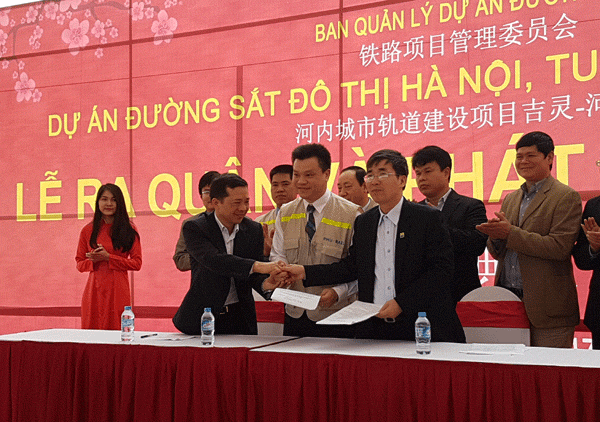 
Các bên ký cam kết hoàn thành đúng tiến độ dự án đường sắt trên cao Cát Linh - Hà Đông.
