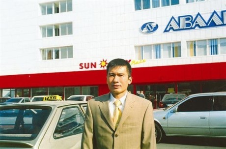 
Ông Lê Viết Lam và siêu thị thực phẩm đầu tiên của người Việt tại Ukraine - SunMart.
