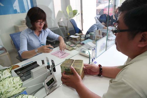 
Để an toàn tiền gửi, khách hàng cần tuân thủ các quy định và giao dịch của ngân hàng. (Ảnh chỉ có tính minh họa) Ảnh: HOÀNG TRIỀU
