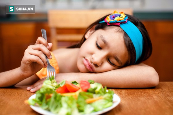 Trẻ biếng ăn có thể do thiếu vi chất, ăn nhiều đồ ăn vặt