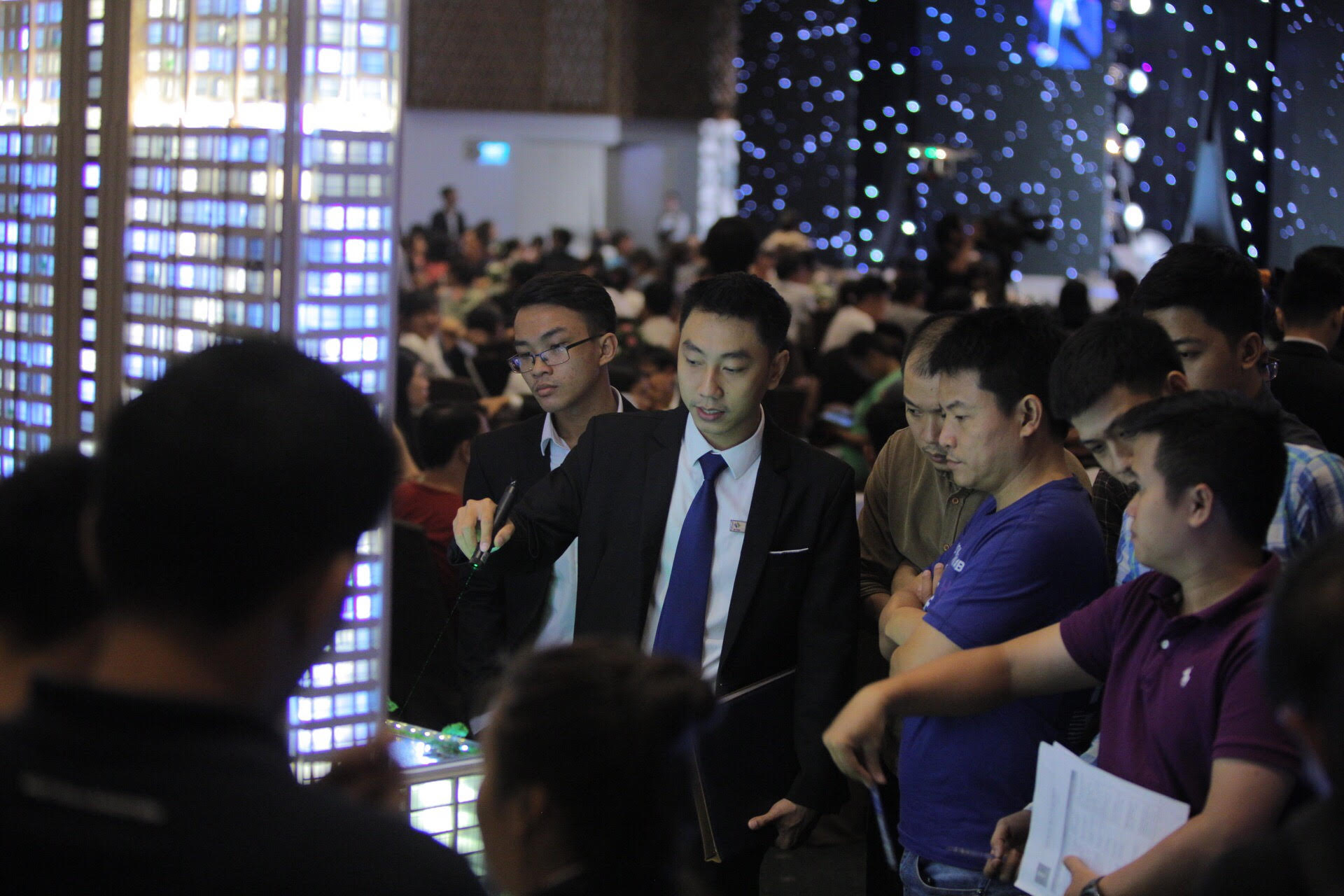 Khách hàng tham quan dự án Lancaster Lincoln của Trung Thủy