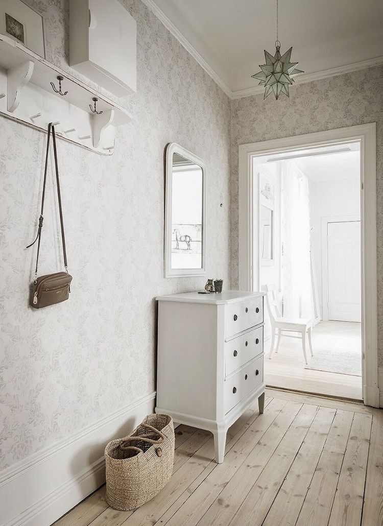 Tuy có diện tích chỉ vỏn vẹn 50m² nhưng căn hộ vẫn thể hiện được sự tinh tế, hiện đại nhờ lối thiết kế hợp lý.