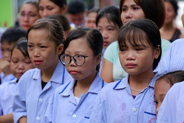 
Những giọt nước mắt lăn dài trên má. Ảnh: Viện Huyết học - Truyền máu Trung ương
