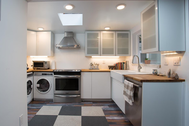 
Với diện tích chỉ vài m2 nhưng khu bếp nấu được bài trí gọn gàng, đầy đủ tiện nghi.

 
