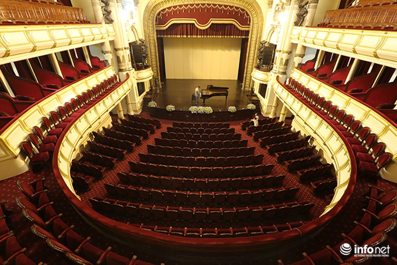 Ông Đỗ Mạnh Hà - Phó Giám đốc Nhà hát Lớn Hà Nội cho biết: Hiện tại Nhà hát đang xây dựng đề cương và dự kiến cuối tháng 6/2017 sẽ chính thức mở cửa đón du khách.