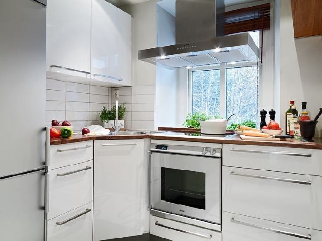 
Toàn bộ nội thất trong bếp cũng được chủ nhà chọn tông màu trắng giúp góc nhỏ trở nên thoáng rộng hơn.

 
